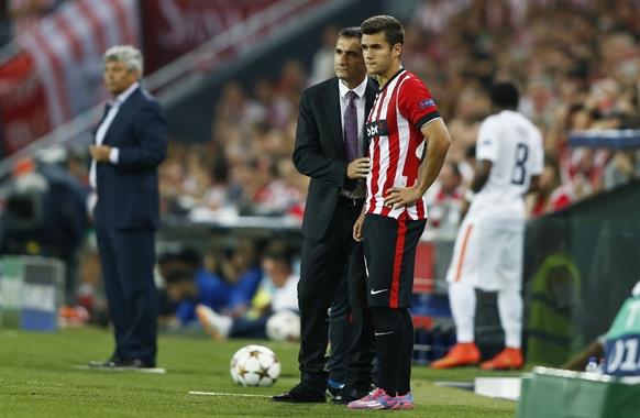 Valverde da instrucciones a Aketxe momentos previos a su debut | Foto: athletic-club.net