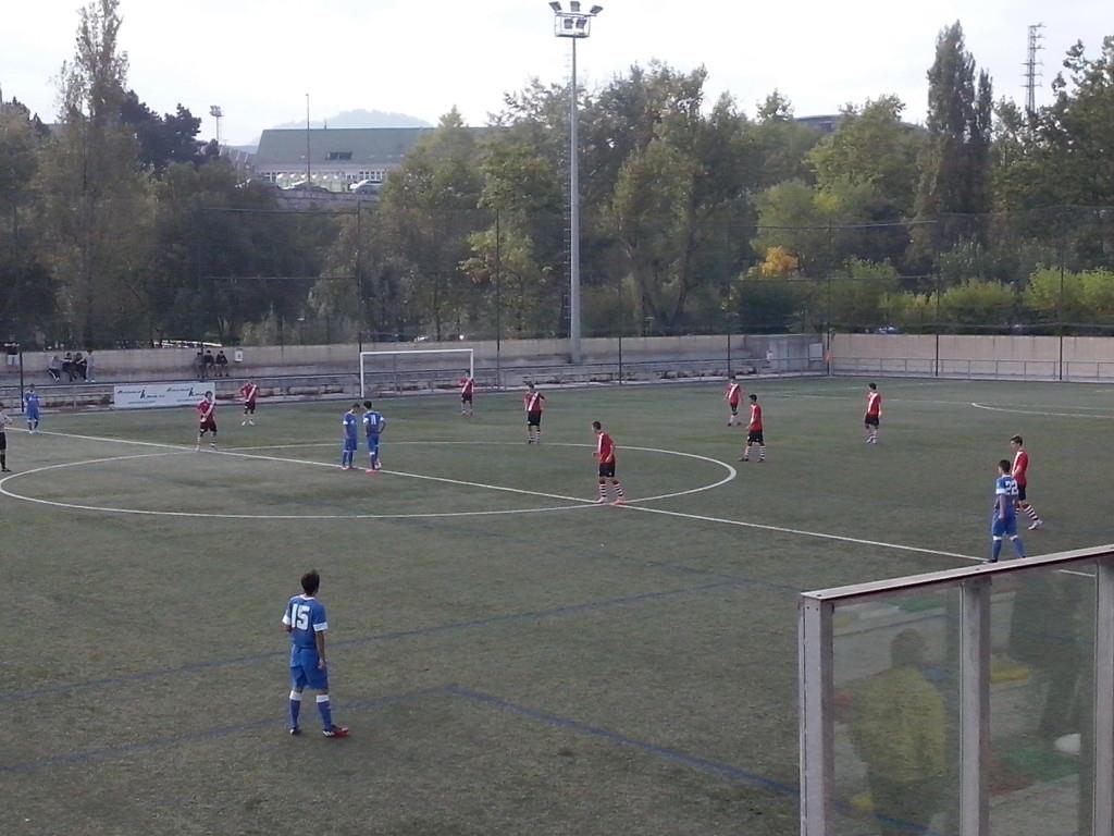 Comienzo del partido en Soloarte entre Indartsu y Athletic | Foto: Javi Martin