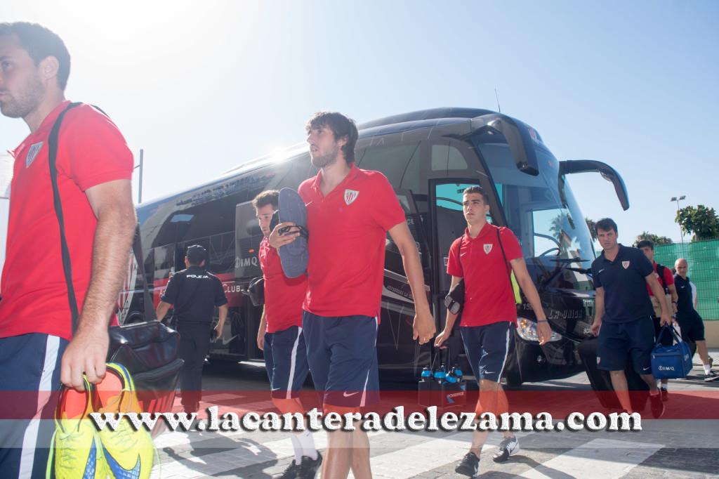 Los jugadores llegan a Cadiz tras 1.000 kms de viaje | Foto: Unai Zabaleta